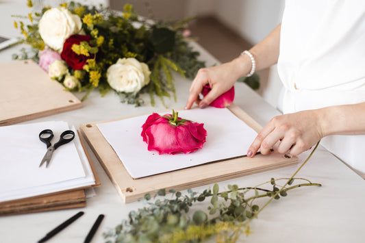 Préselt virágok: mi történik a virágokkal préseléskor?