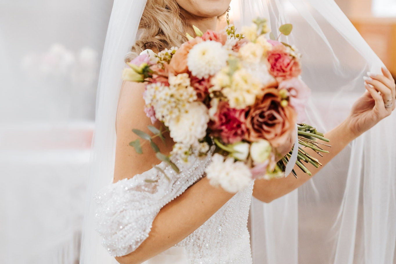 Színes, bohém esküvői csokor